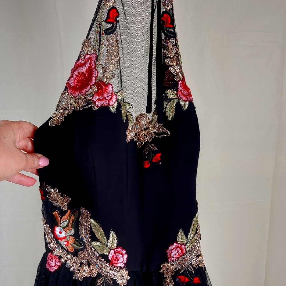 Blondie Nites Juniors Size 1 Halter Ballgown Floral Embroidered Bodice